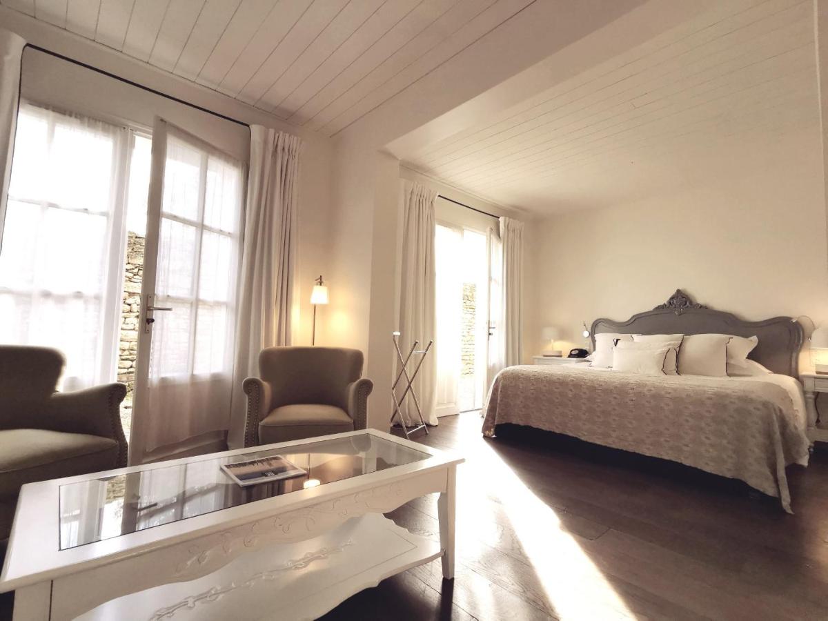 Un ou plusieurs lits dans un hébergement de l'établissement Le Clos Saint-Martin Hôtel & Spa