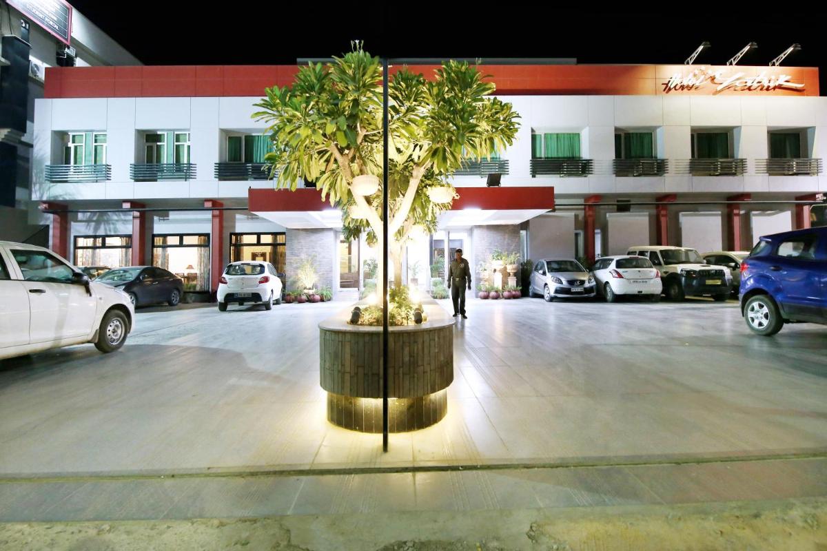 Hotel Yatrik - Housity