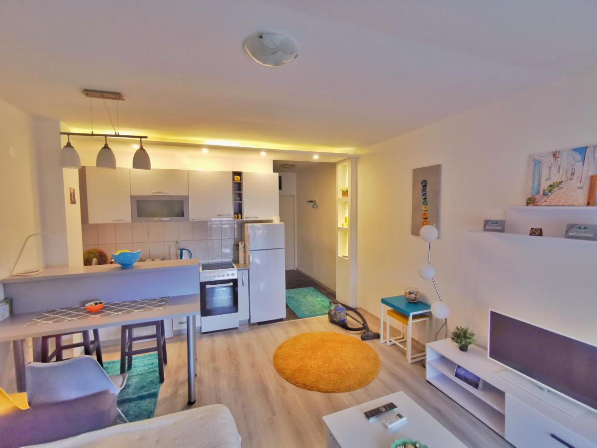 Apartment Stephanie Blue - Housity