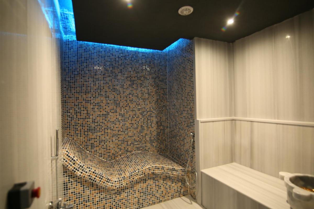 2D VIP Suite&Spa Hotel - Housity