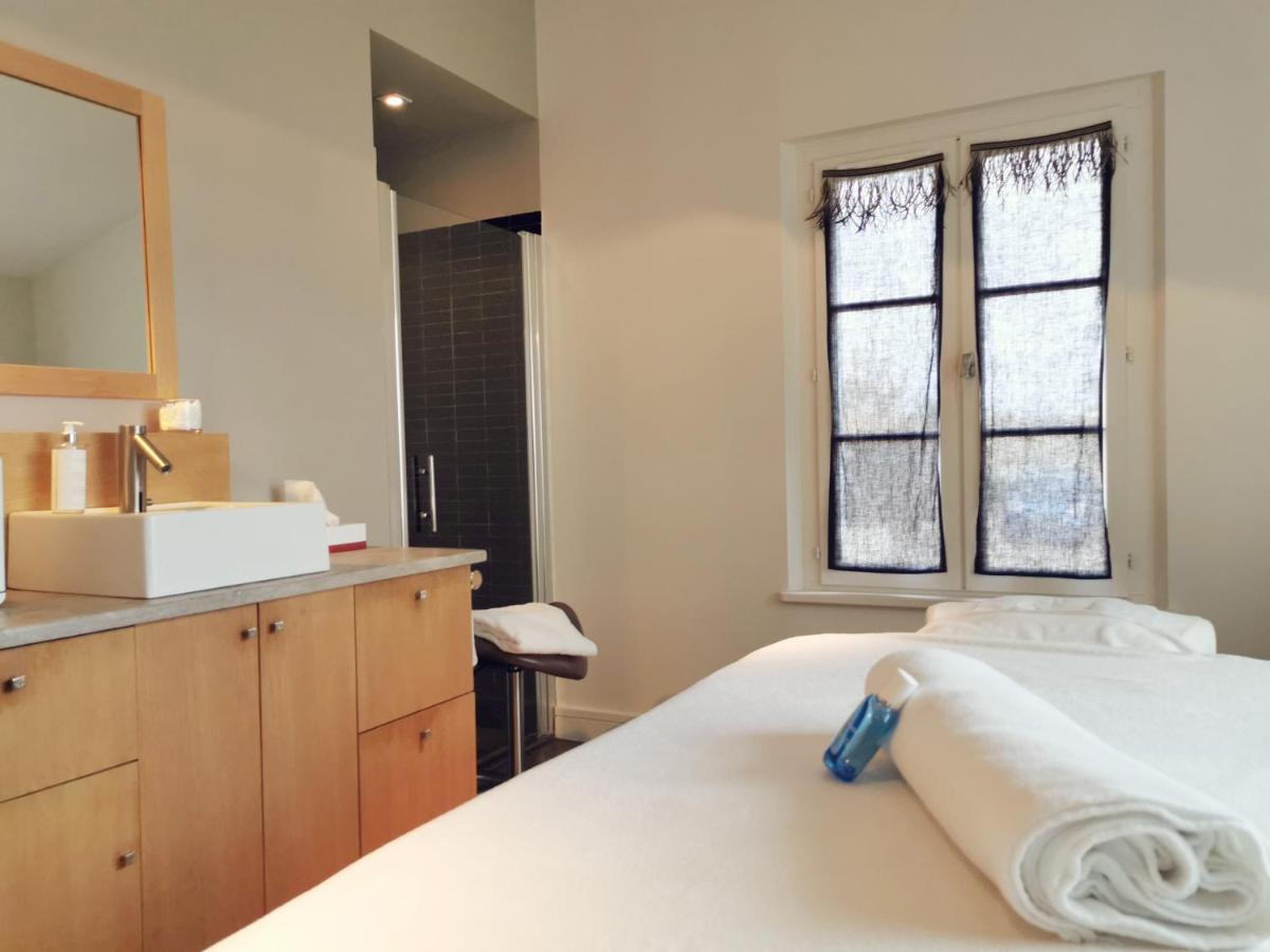 Un ou plusieurs lits dans un hébergement de l'établissement Le Clos Saint-Martin Hôtel & Spa