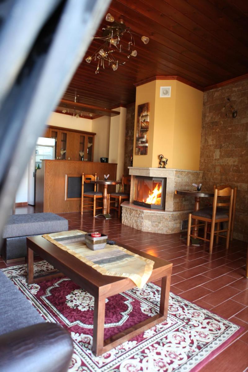 Xenonas Platia - Housity