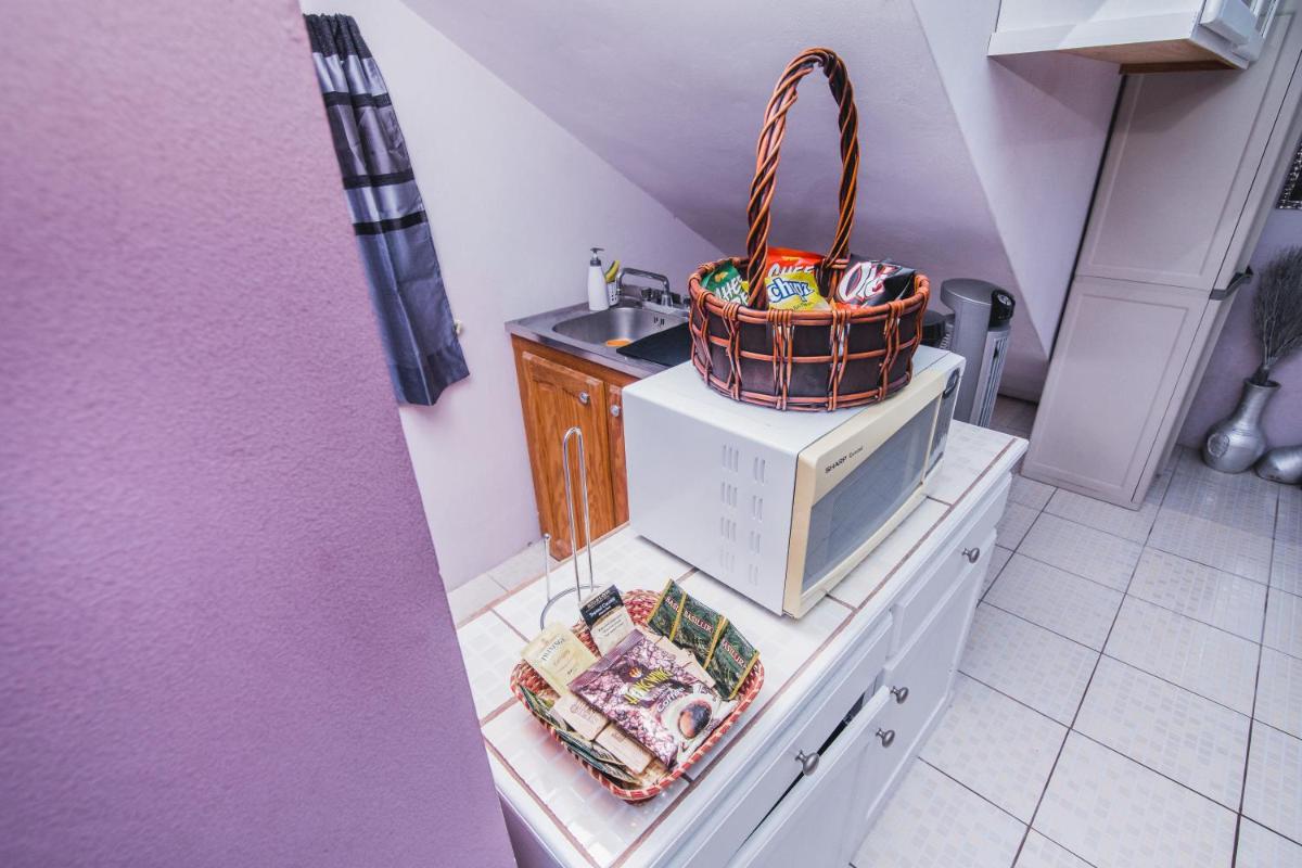 The Valley Oasis Inn - Housity