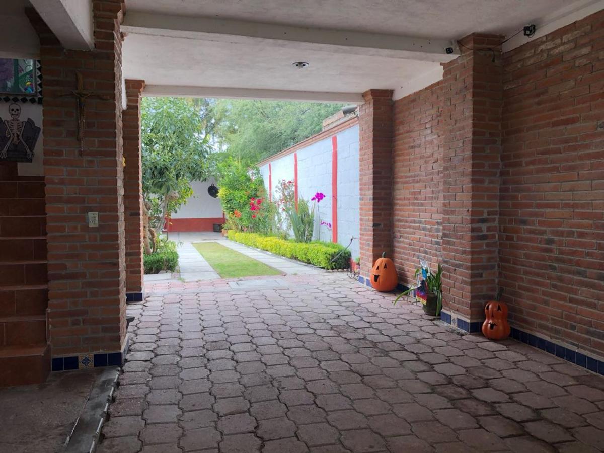 Casa Colonial con Alberca Climatizada con privacidad y seguridad - Housity