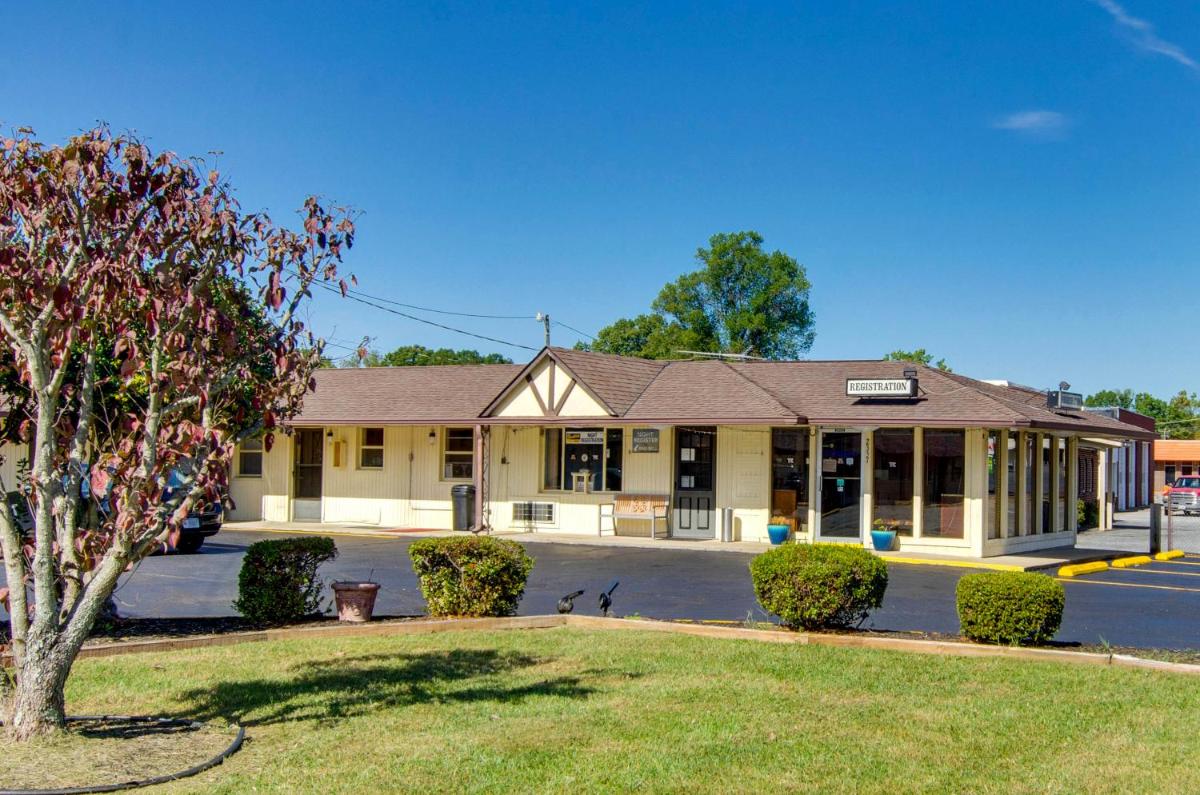 Scottish Inns Collinsville - Martinsville - Housity