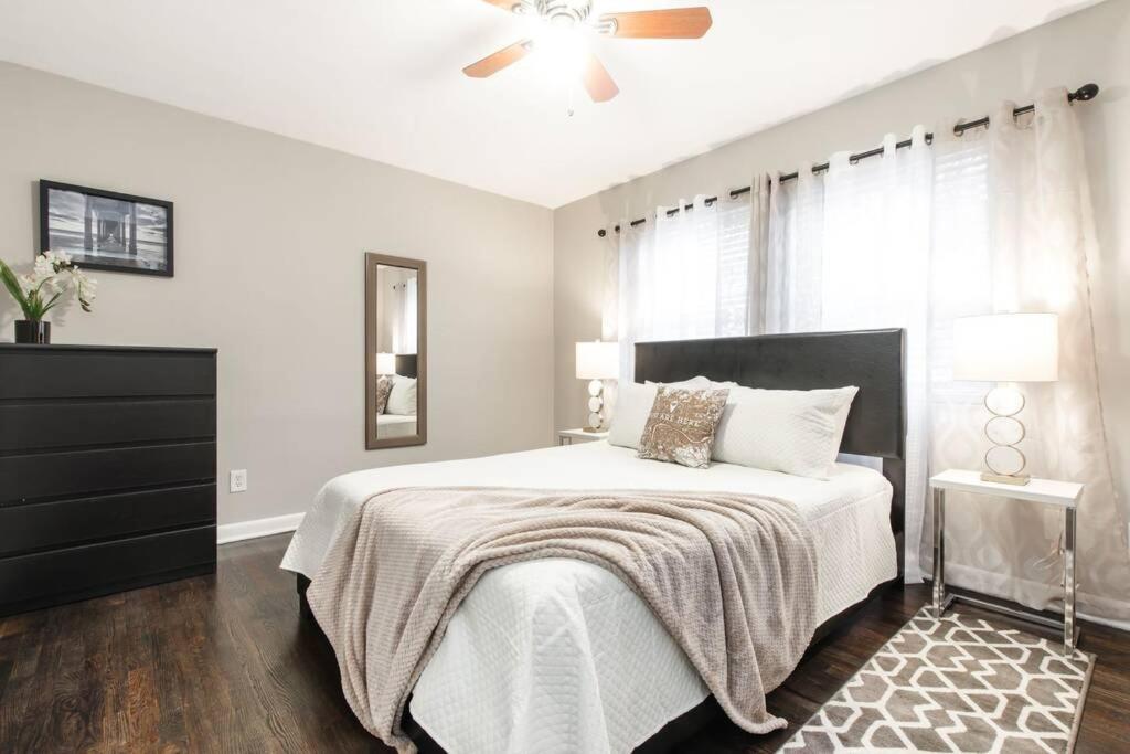 G69 Modern and Elegant One Bedroom in Virginia Highland Midtown - Housity