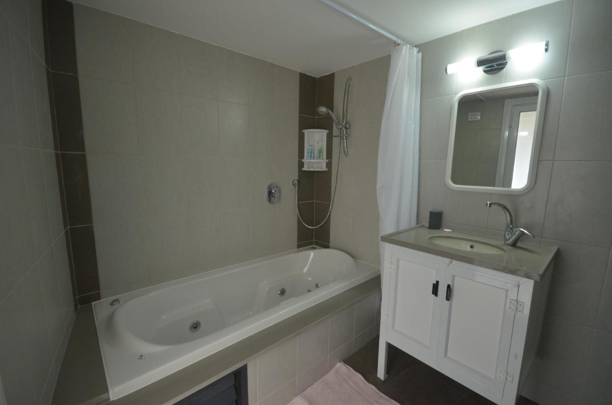 Zimmer Monte - Housity