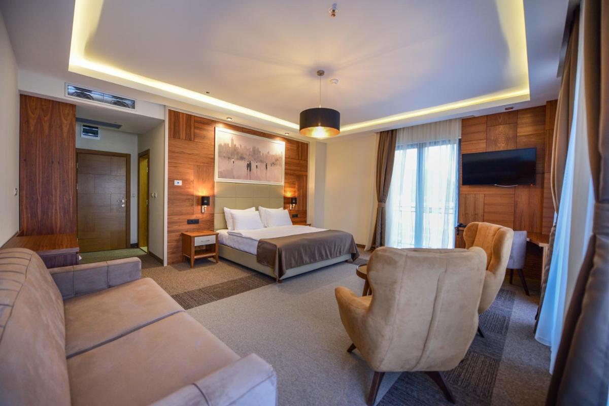 Hotel Lazaro - Housity