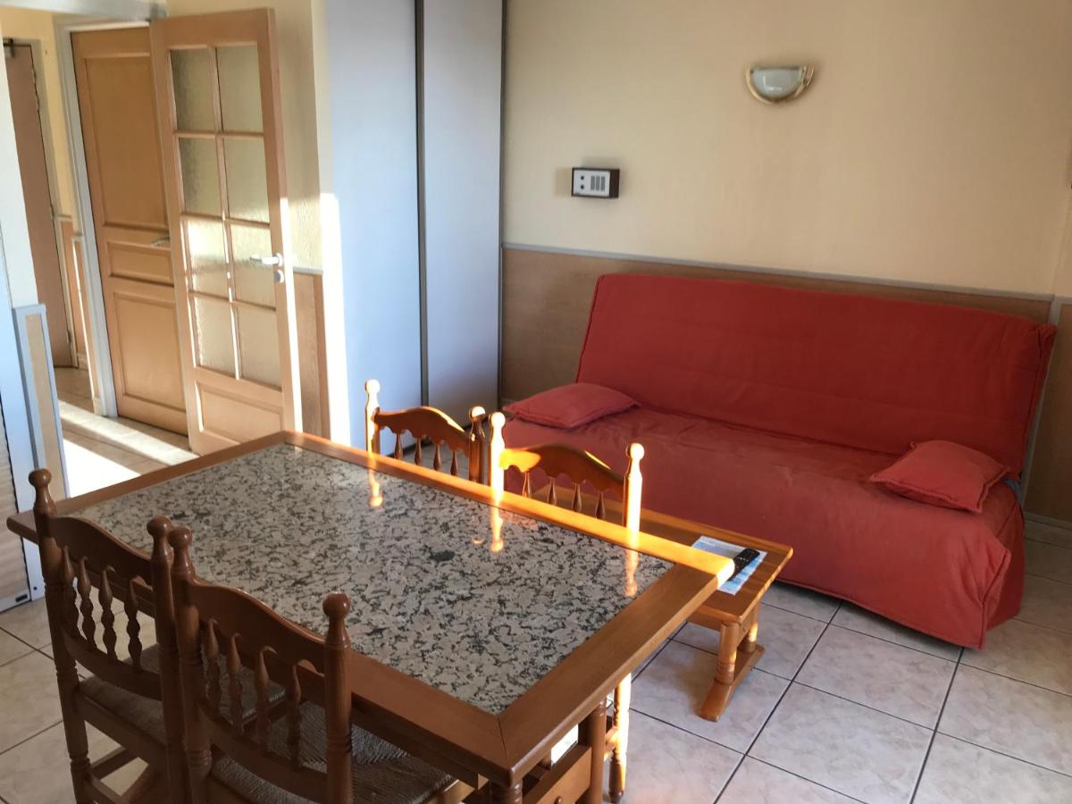 Coin salon dans l'établissement Hotel et Résidence Le Clos Cerdan