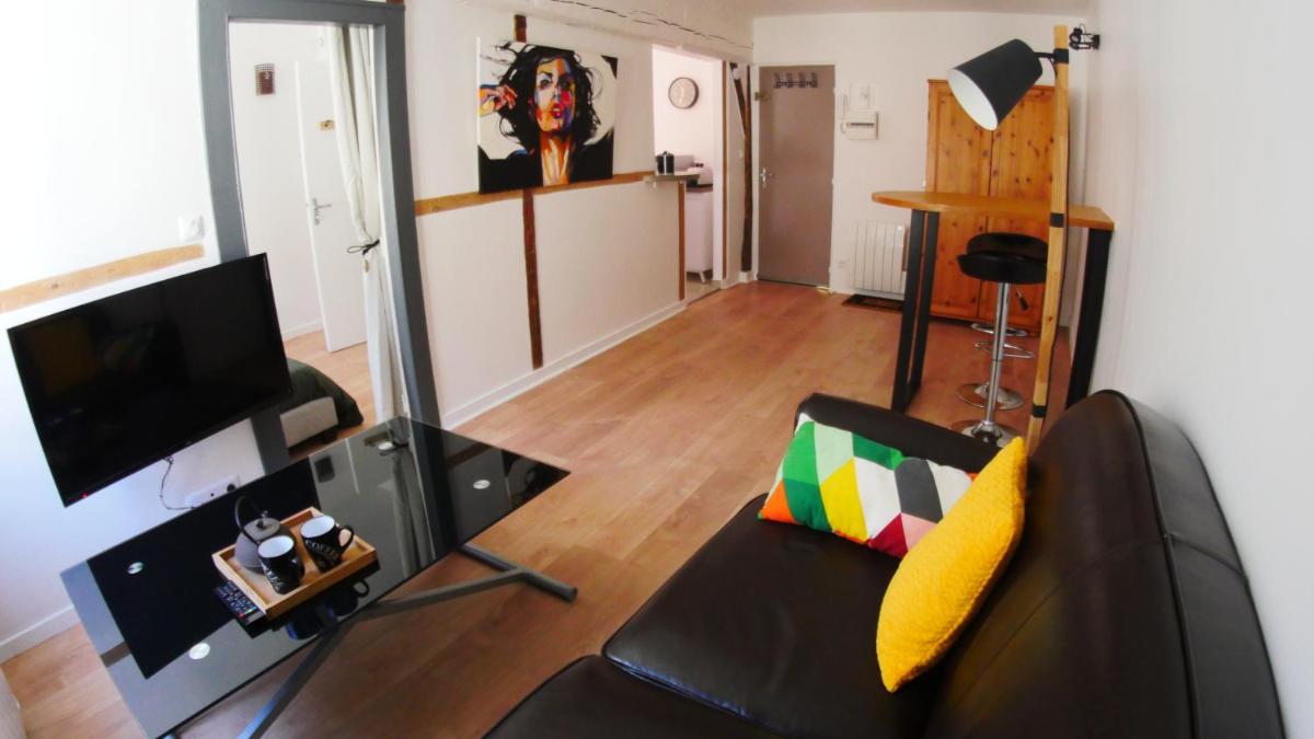 Coeur de ville, joli 2 pieces au 1er étage, Wifi ! - Housity