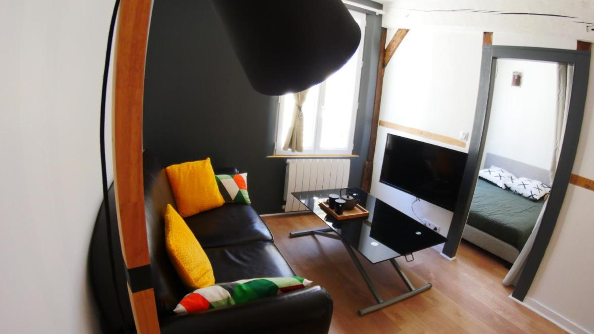 Coeur de ville, joli 2 pieces au 1er étage, Wifi ! - Housity