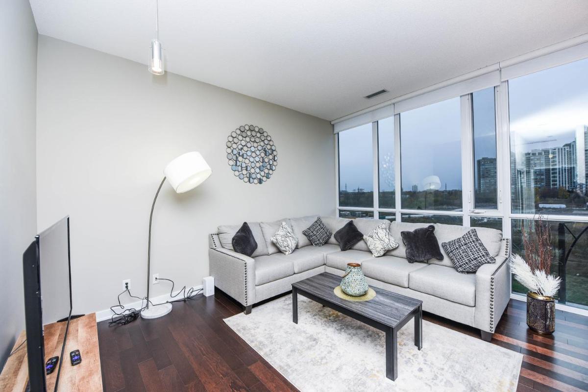 PlanURstay- Mississauga Downtown Square One Shopping Centre - Housity