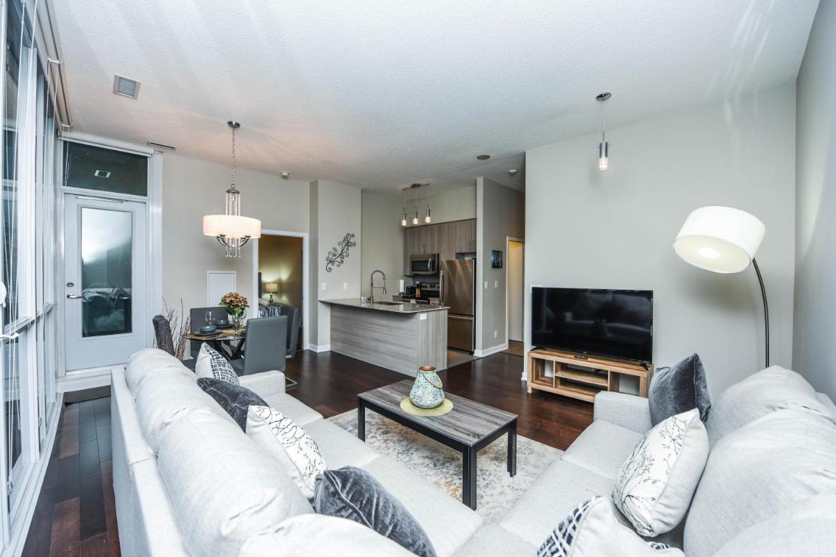 PlanURstay- Mississauga Downtown Square One Shopping Centre - Housity