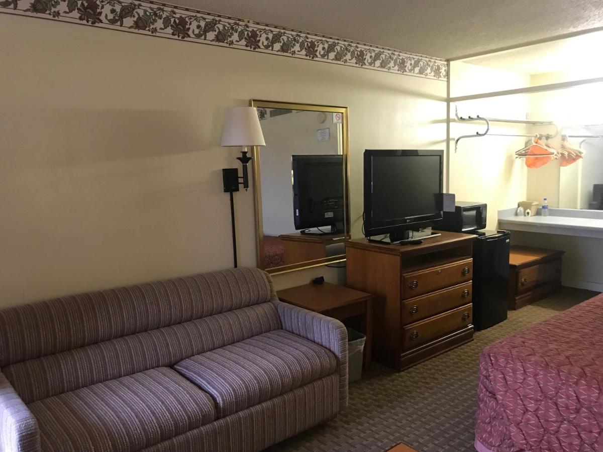 Tyler Inn & Suites - Housity
