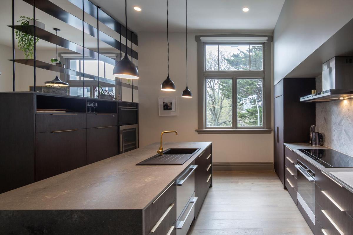 The Burlington Luxury Octagon Apartment - Housity