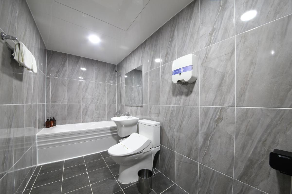 Eco Hotel - Housity