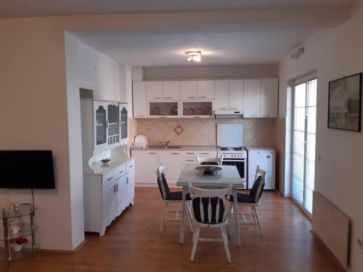 Guest House Celevski - Housity