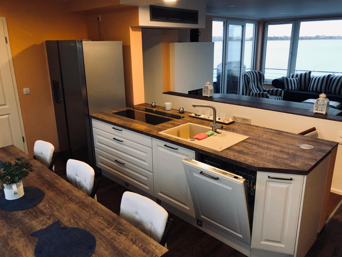Hausboot Elandi - Housity