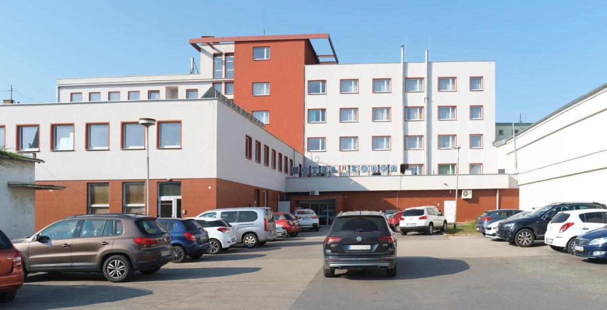 Hotel Zobor - Housity