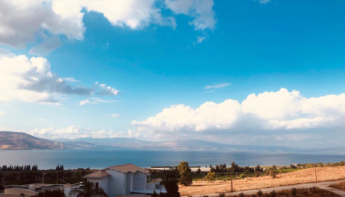 Me & U My Zimmer In The Kinneret - Housity
