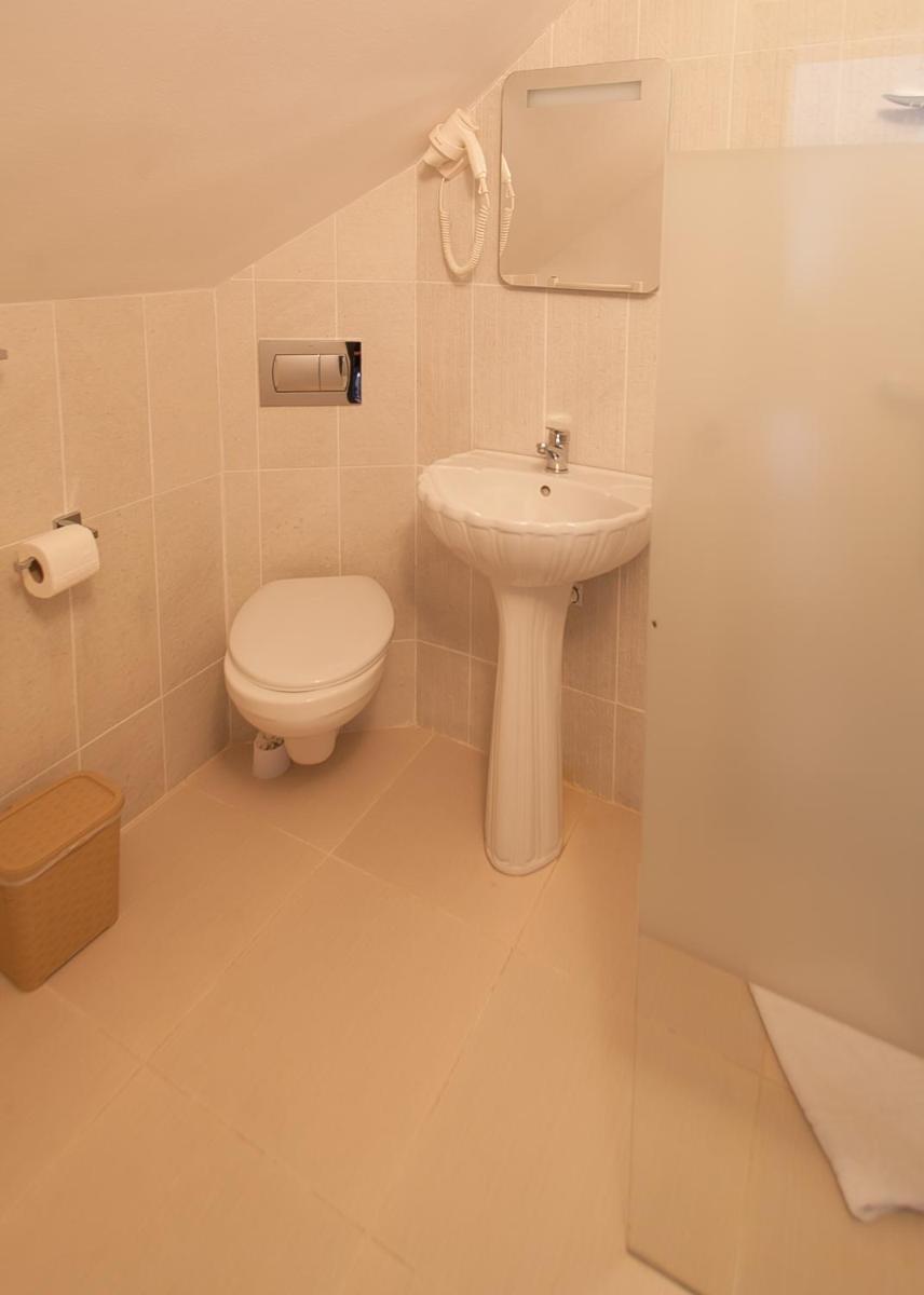 Anelisse Inn - Housity