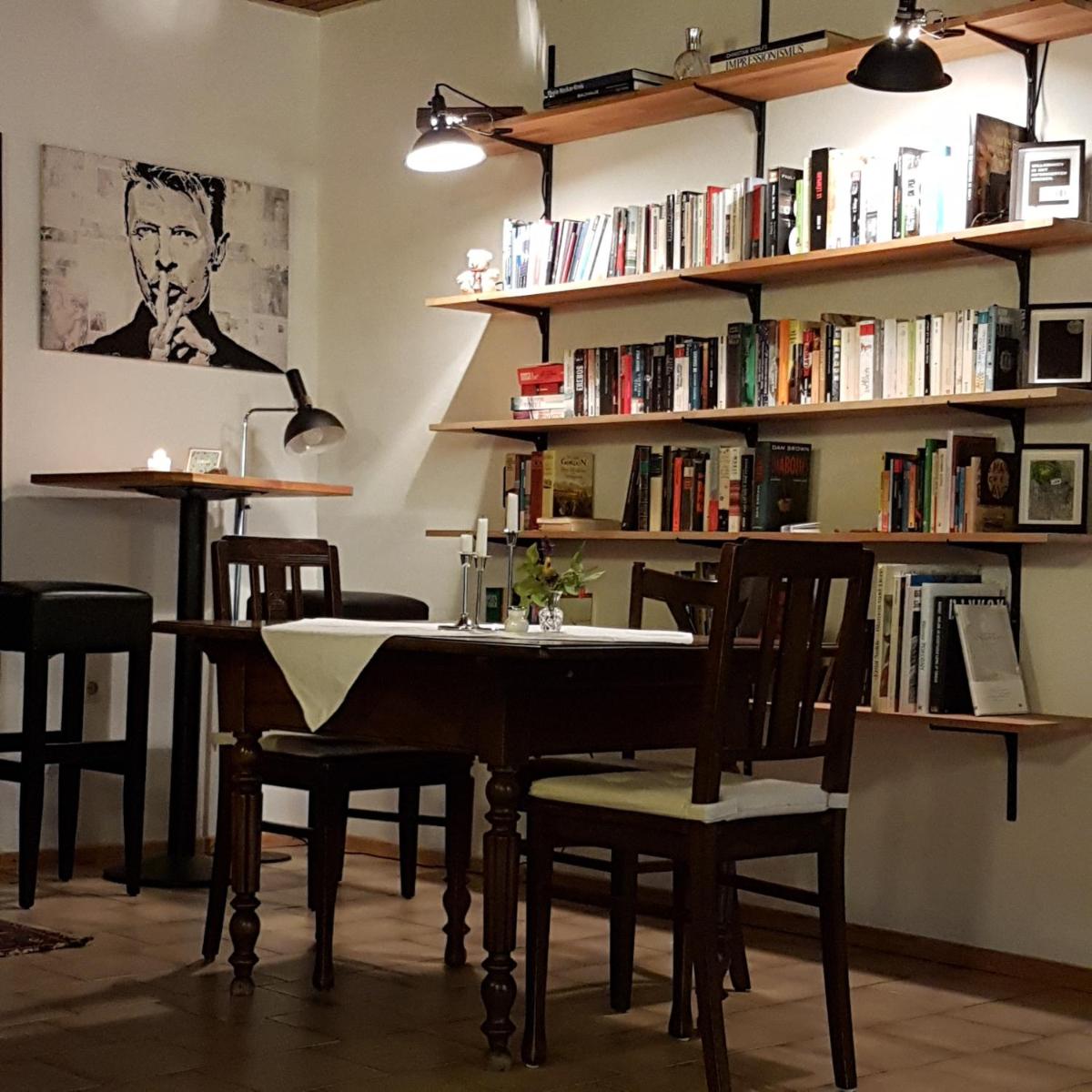 Hotel KAMPS - Housity