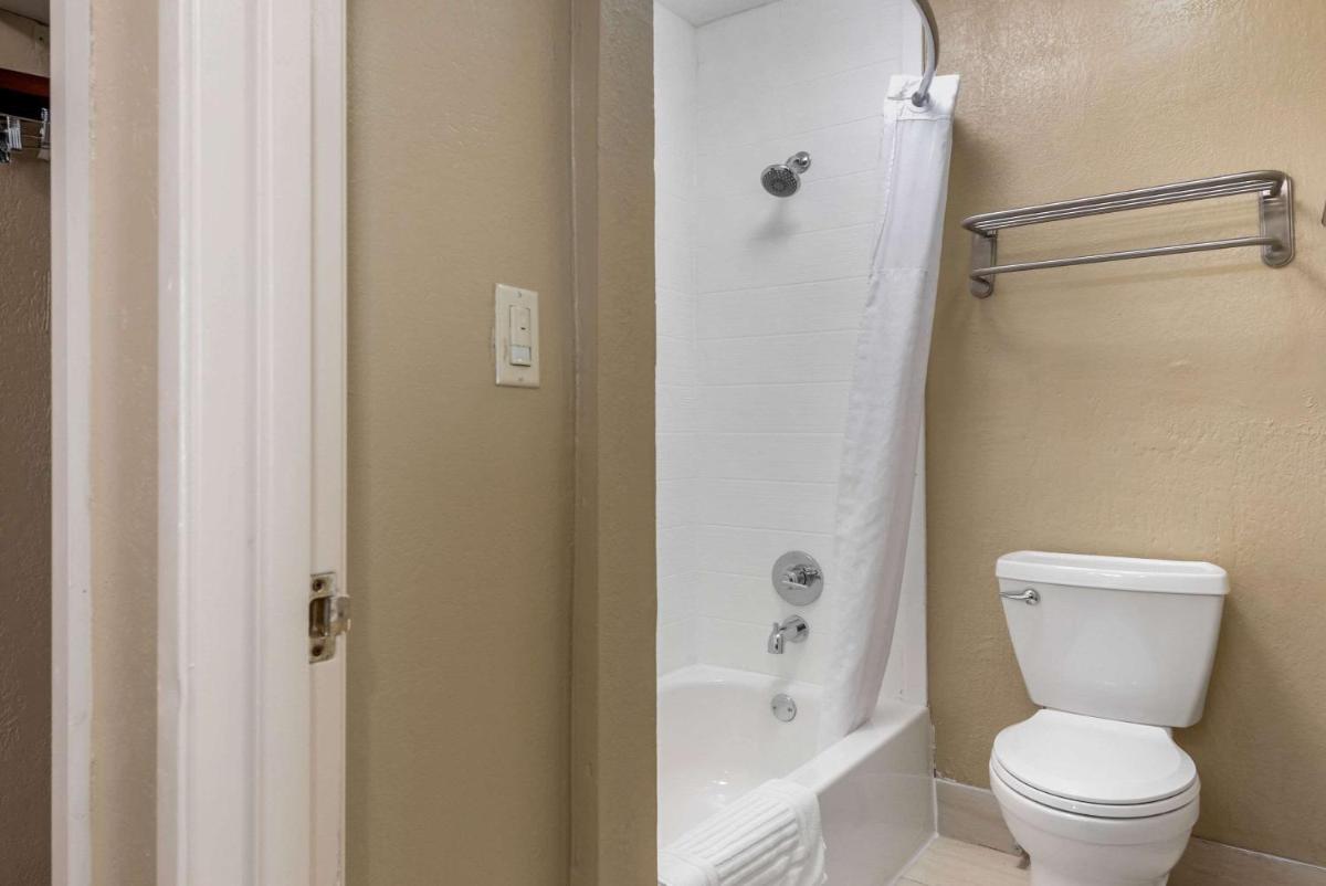 Comfort Inn South - Housity