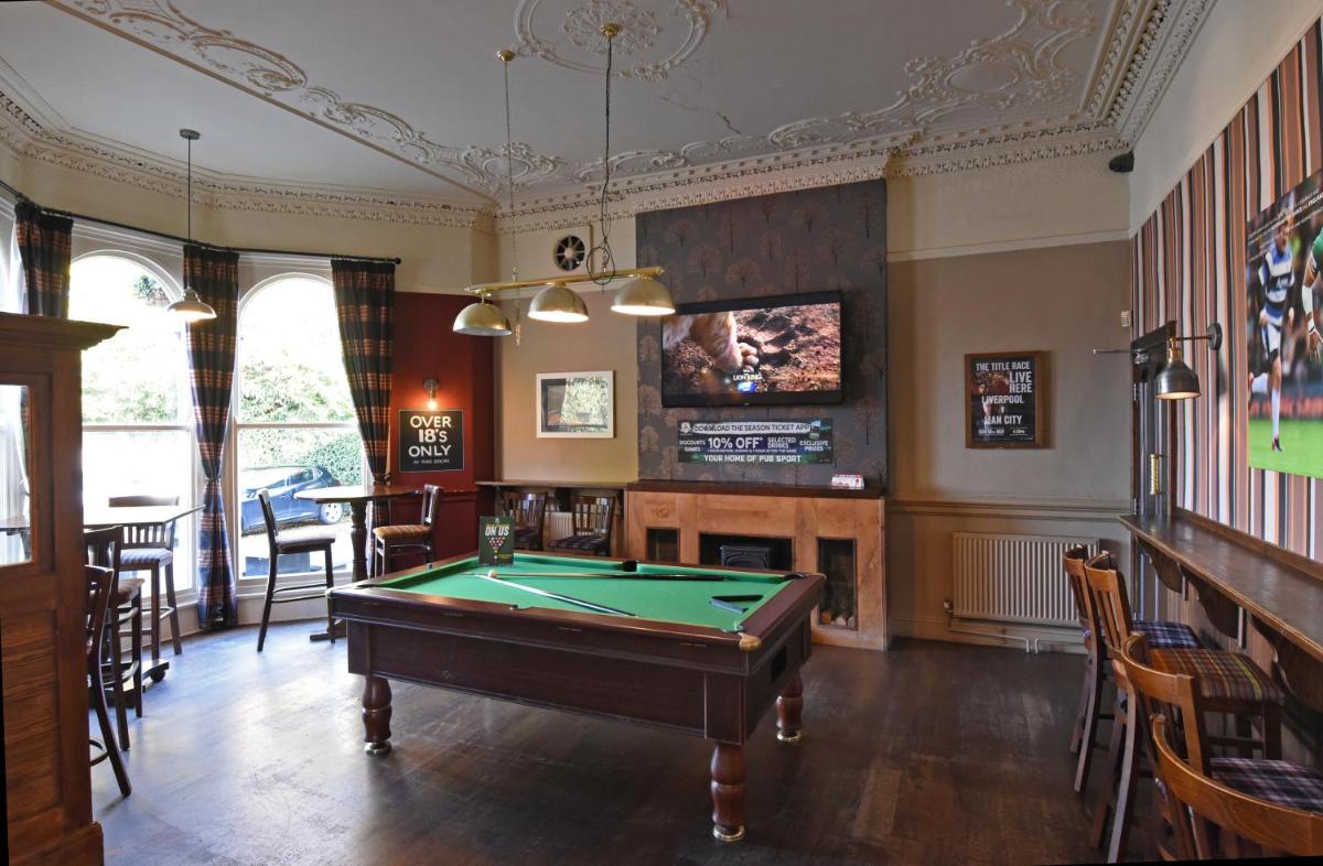 Oaklands by Greene King Inns - Housity