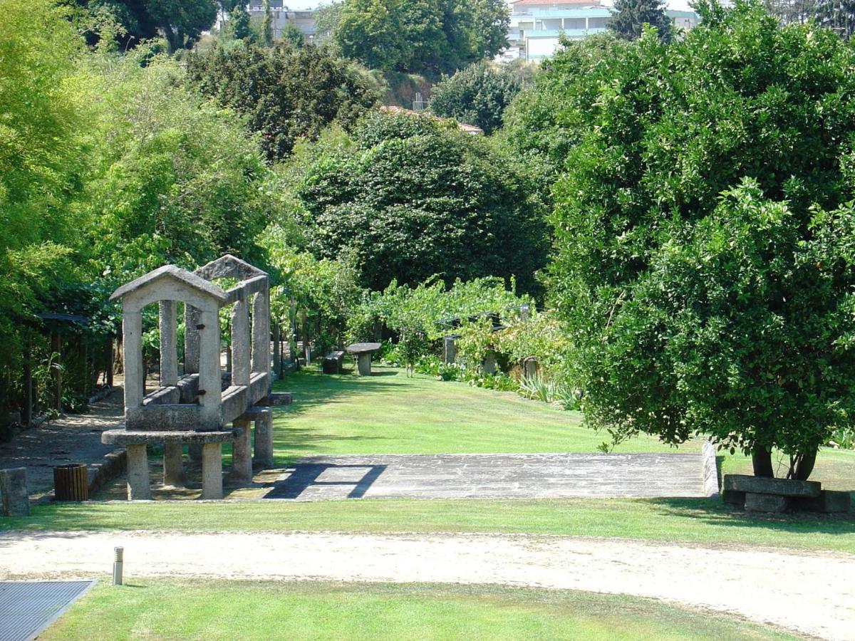 Um jardim no exterior de Hotel Convento dos Capuchos