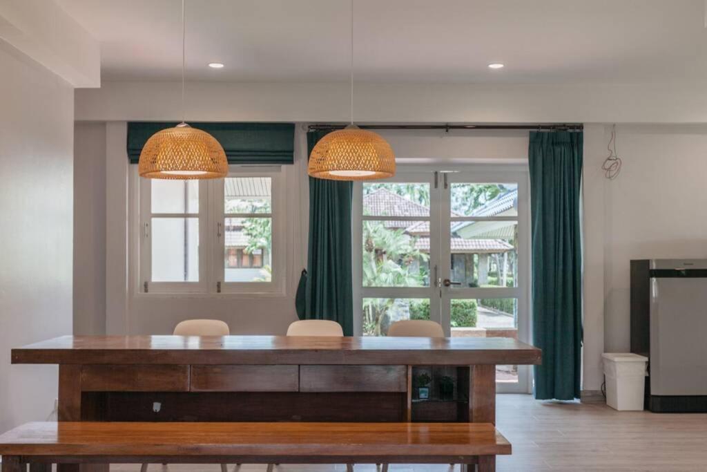 F5 3 Bed Rooms Beach house, full kitchen - Housity
