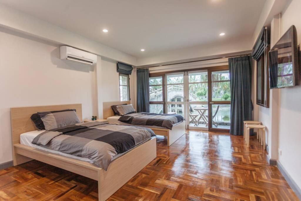F5 3 Bed Rooms Beach house, full kitchen - Housity