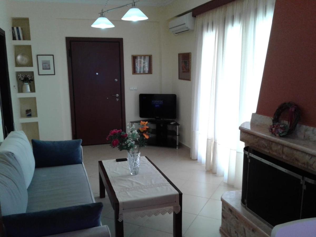 Avia, house with privillaged view, 100 meters from the sea - Housity