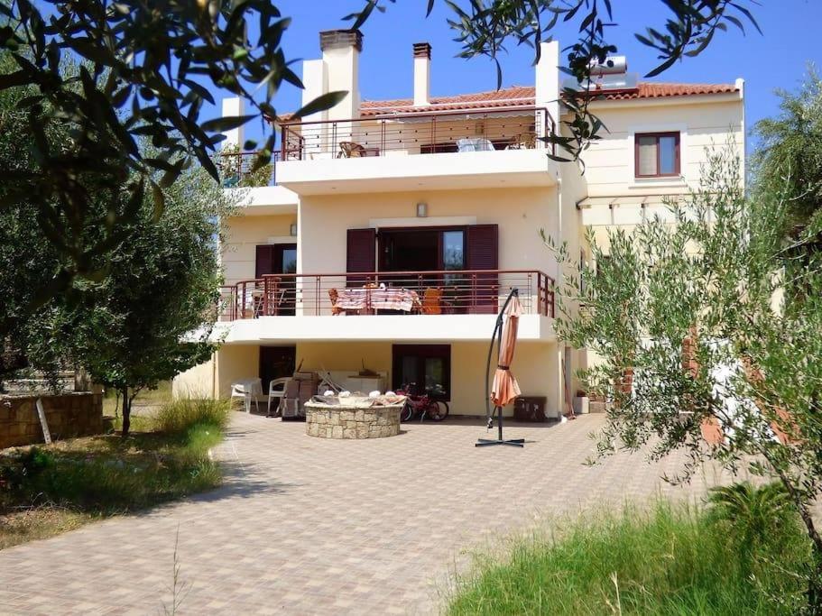 Avia, house with privillaged view, 100 meters from the sea - Housity