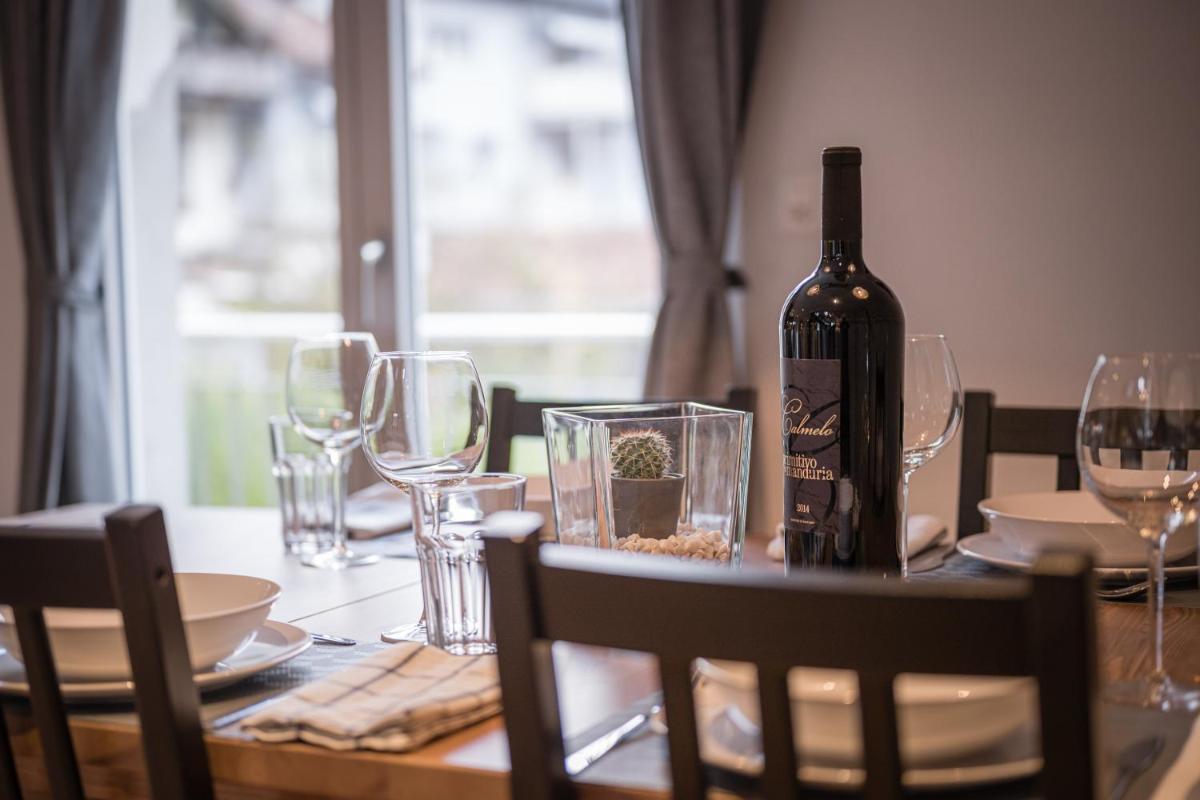 2 Bedroom Mountain View Apartment Interlaken - Housity