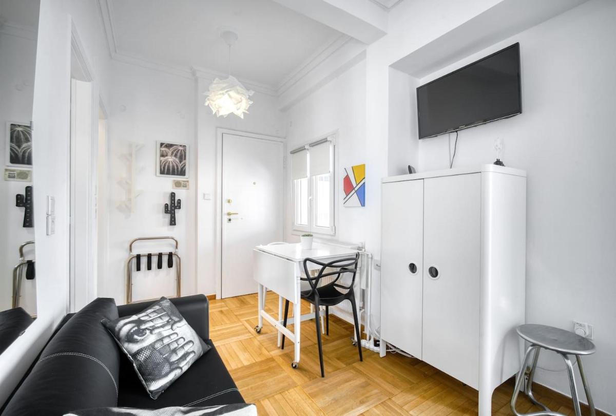 Suitetrails - The Cactus Apartment with Large Sunny Balcony