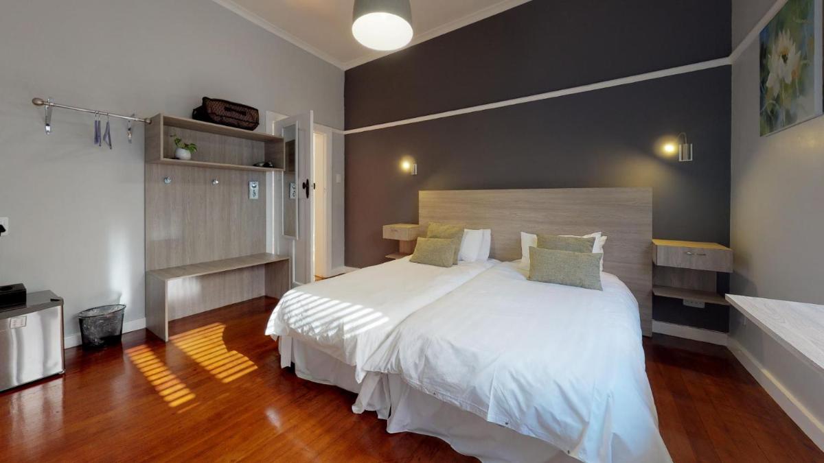 Port View Guest House - Housity