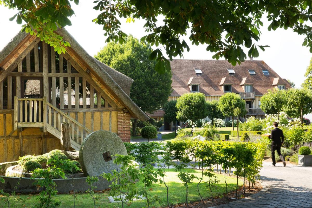 Jardin de l'établissement La Ferme Saint Simeon Hotel & Spa - Relais & Chateaux