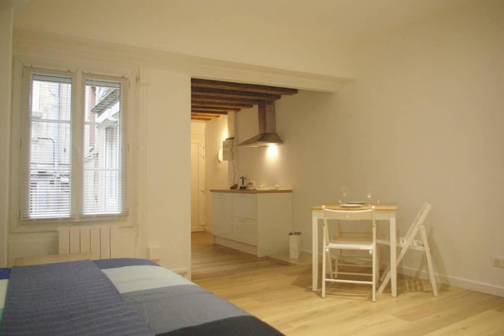 Dijon Standing Historic City Apartment - Housity