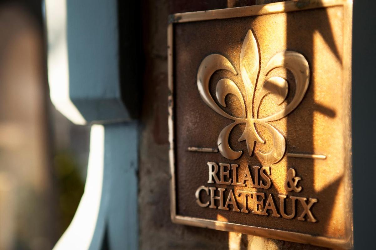Certificat, récompense, panneau ou autre document affiché dans l'établissement La Ferme Saint Simeon Hotel & Spa - Relais & Chateaux