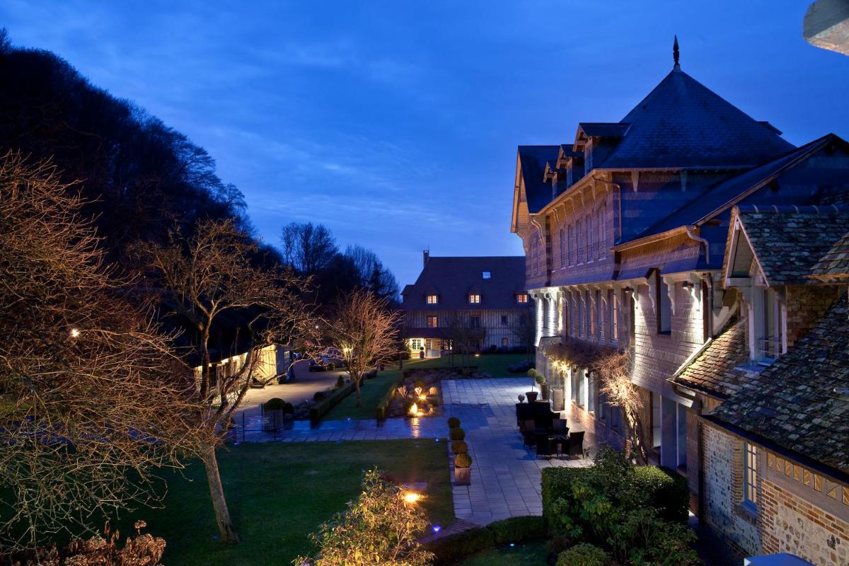 Jardin de l'établissement La Ferme Saint Simeon Hotel & Spa - Relais & Chateaux