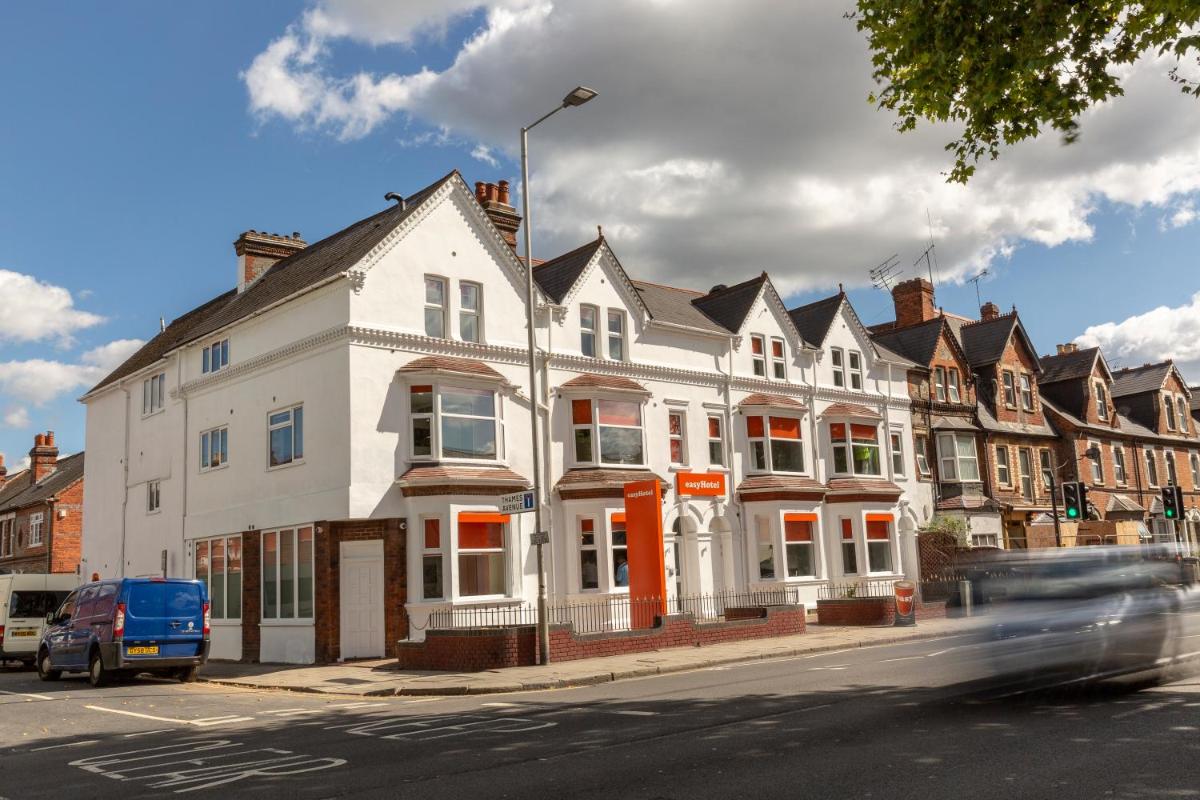 Easyhotel Reading - Housity