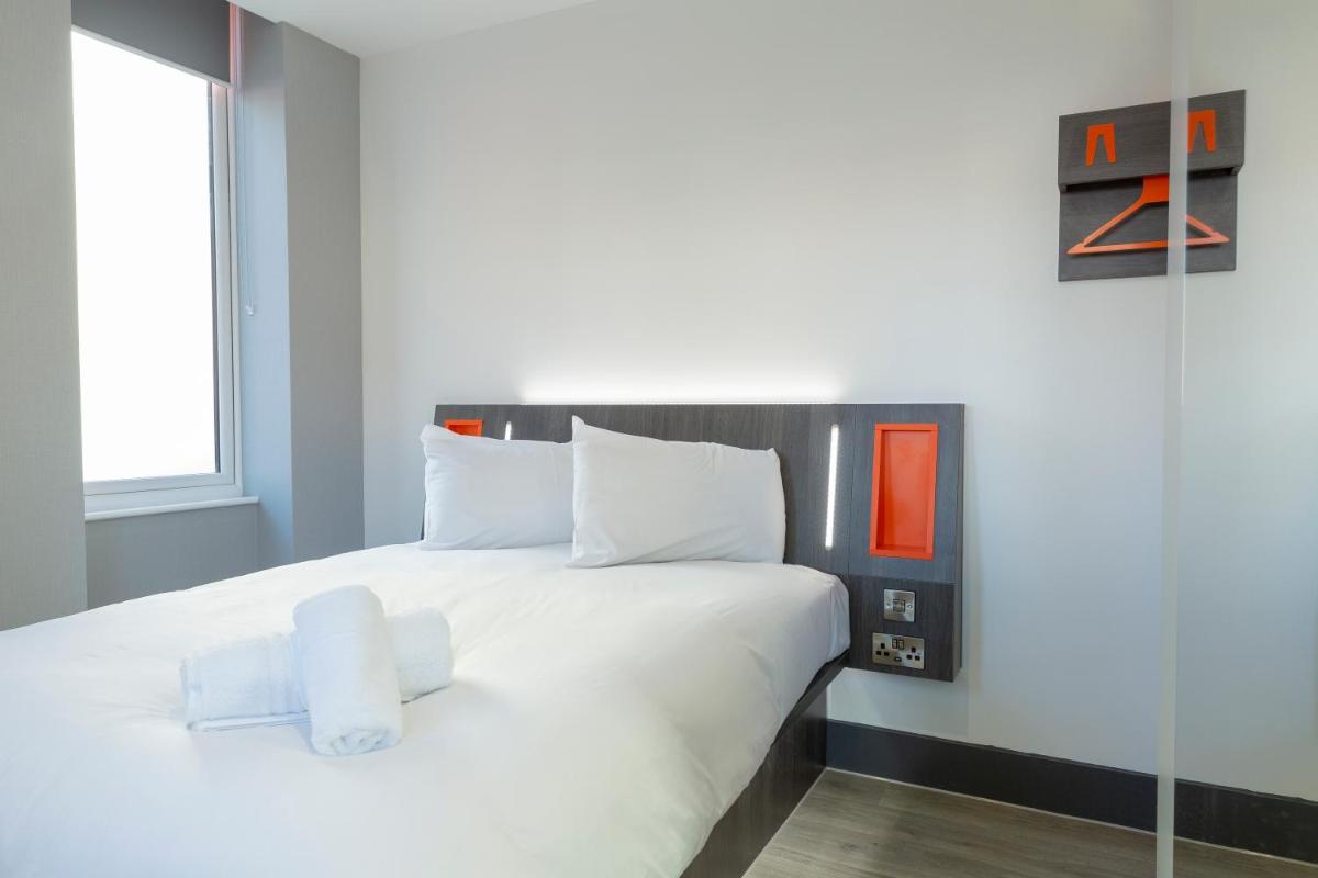 Easyhotel Reading - Housity