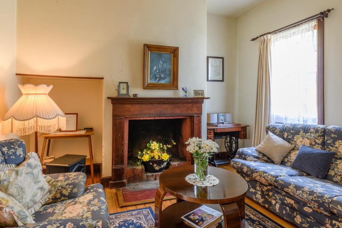 BRIDGE COTTAGES Sargeants & Armoury Cottages 1823 - HISTORY & CHARM - Housity