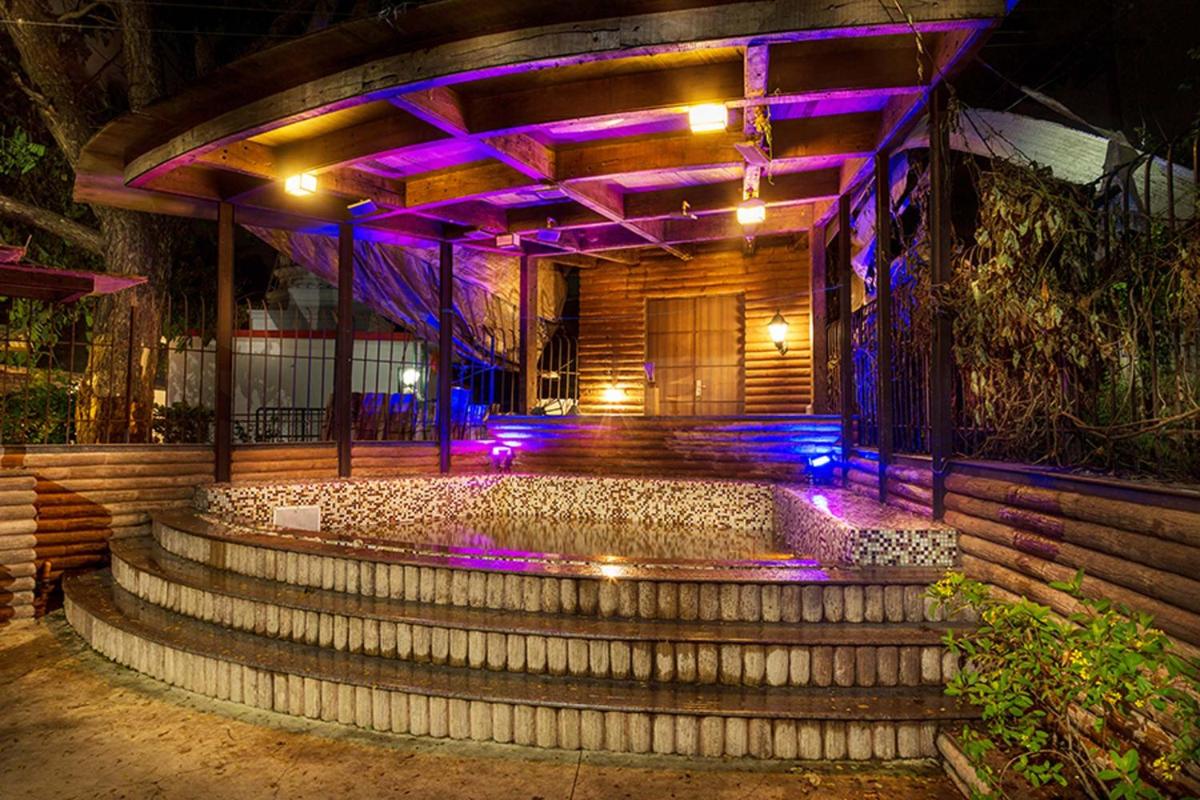 Suitetrails - The Boulevard by StayVista - A city-center villa boasting a private plunge pool, Jacuzzi & a revitalizing rain shower