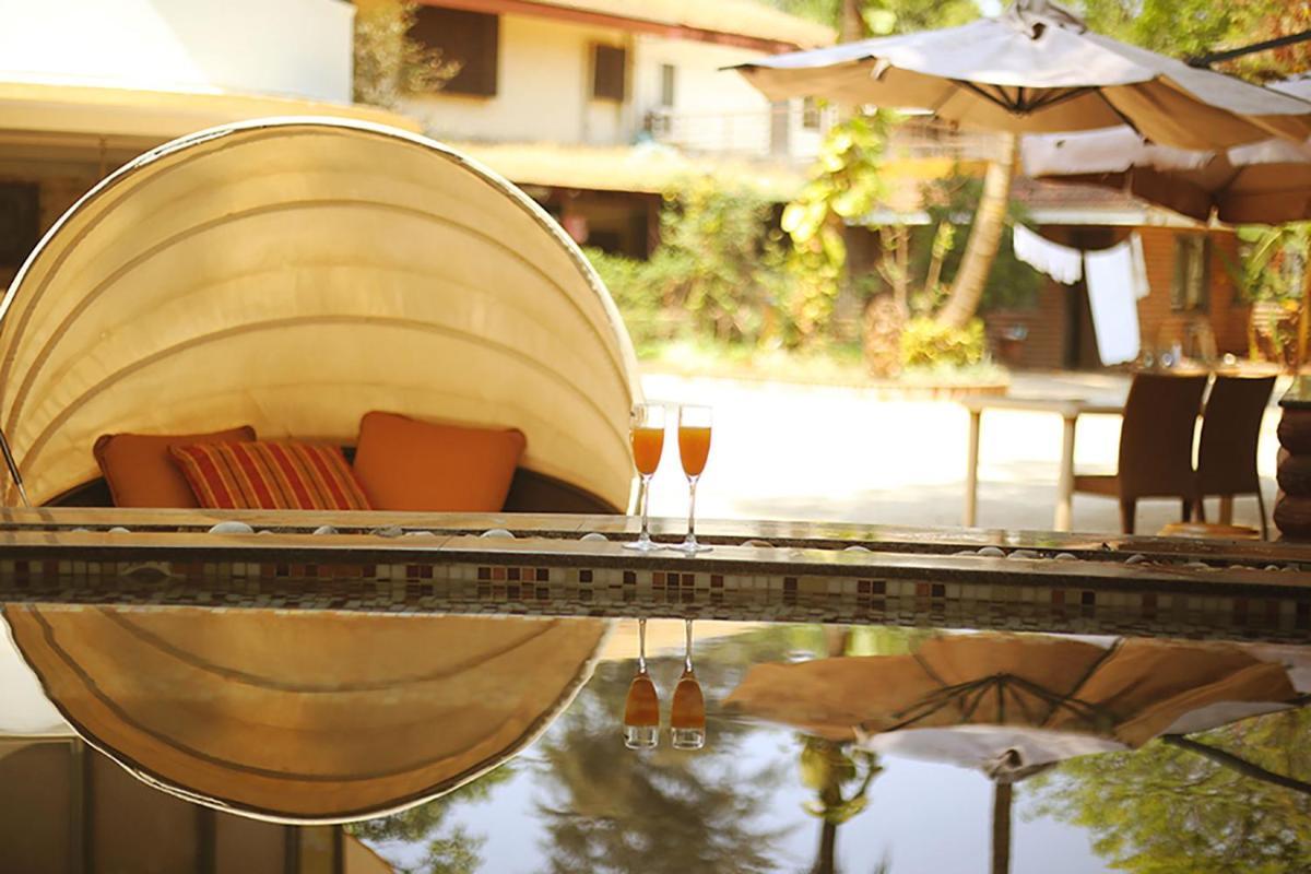Suitetrails - The Boulevard by StayVista - A city-center villa boasting a private plunge pool, Jacuzzi & a revitalizing rain shower