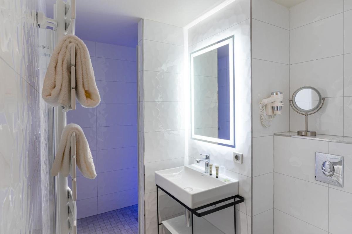 Salle de bains dans l'établissement Europe Haguenau – Hotel & Spa
