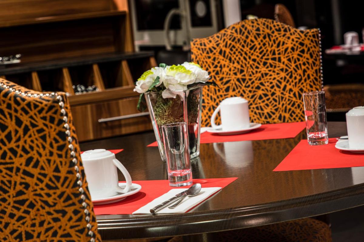 Restaurant ou autre lieu de restauration dans l'établissement Europe Haguenau – Hotel & Spa
