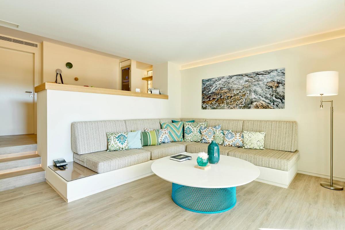 Zona de estar de 7Pines Resort Ibiza, part of Destination by Hyatt