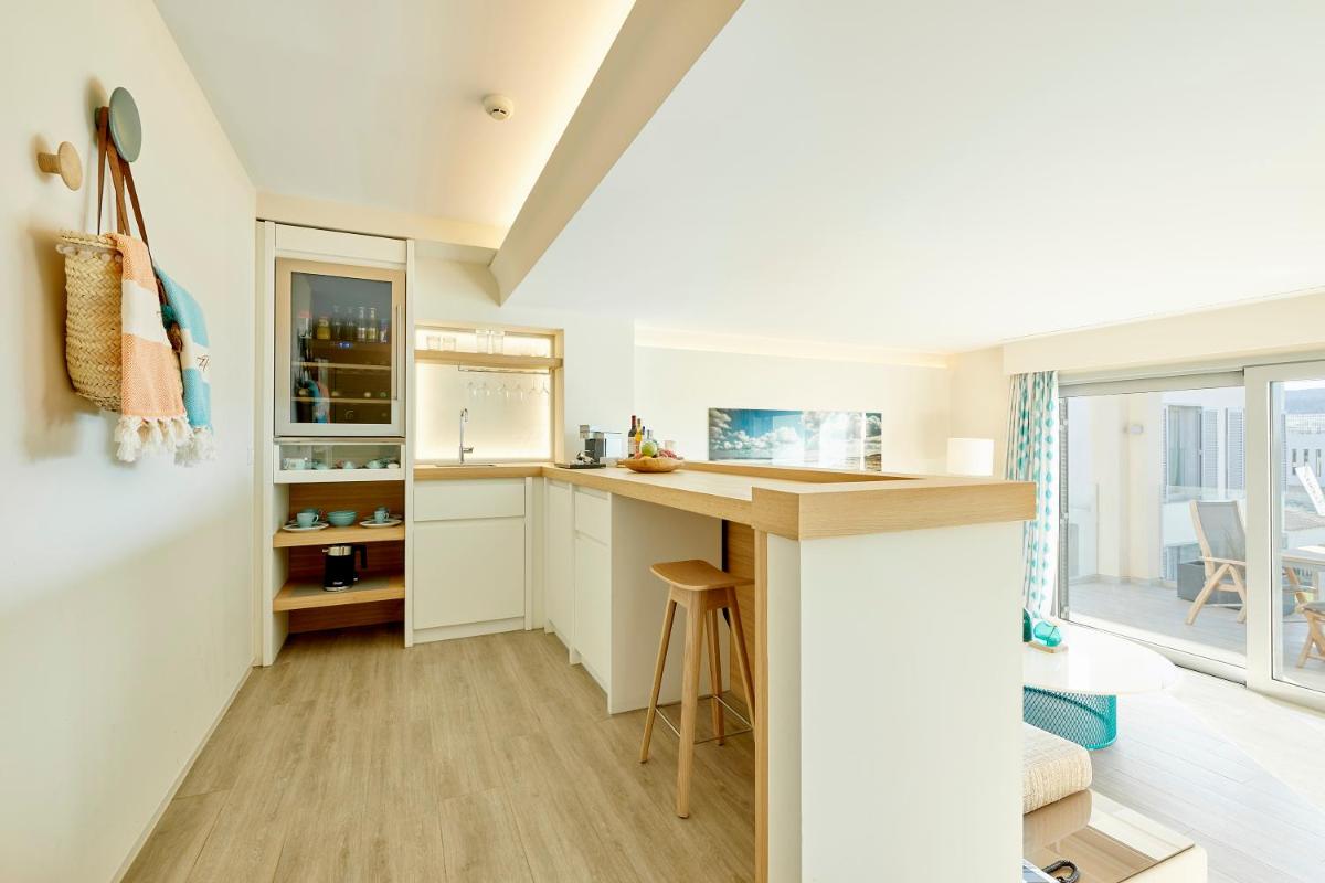 Una cocina o zona de cocina en 7Pines Resort Ibiza, part of Destination by Hyatt