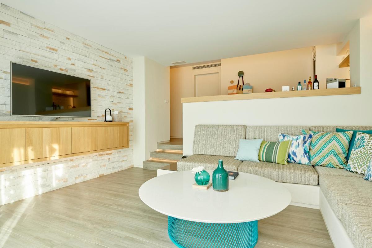 Zona de estar de 7Pines Resort Ibiza, part of Destination by Hyatt